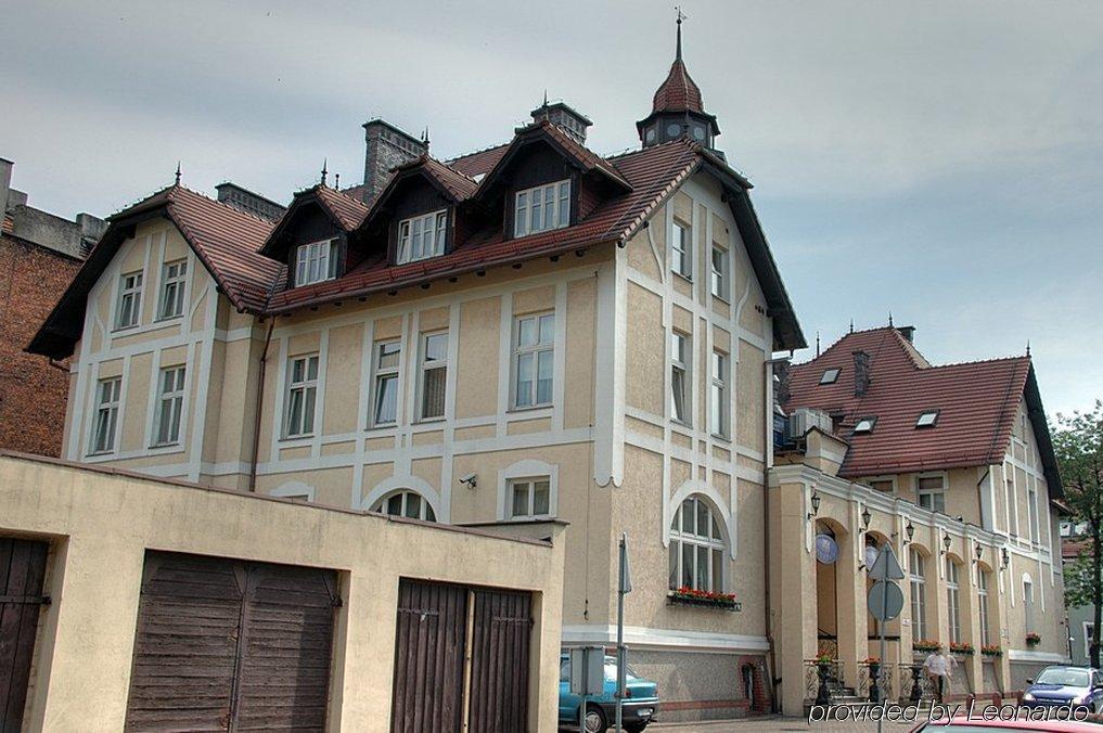 Villa Royal Острув-Велькопольски Экстерьер фото