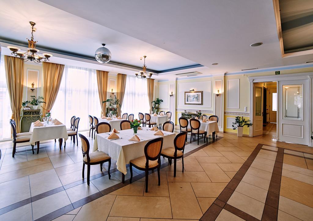 Villa Royal Острув-Велькопольски Экстерьер фото