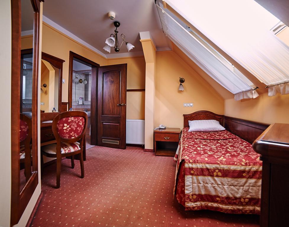 Villa Royal Острув-Велькопольски Экстерьер фото