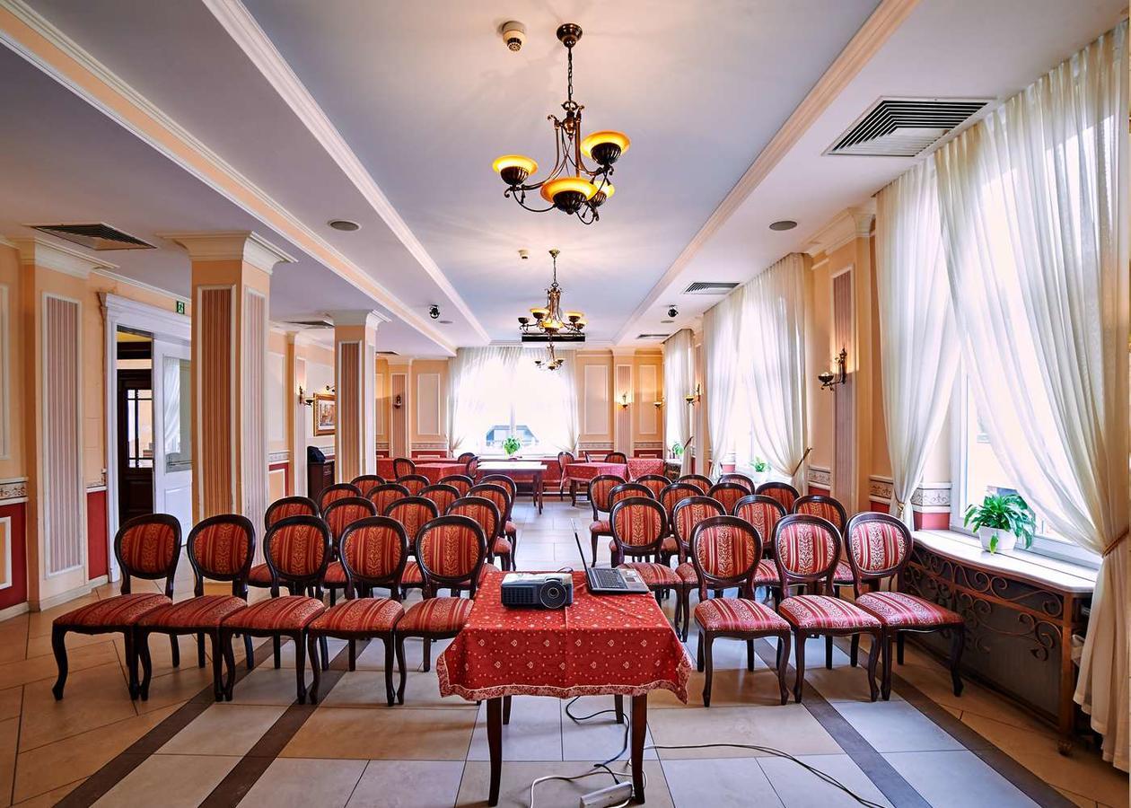 Villa Royal Острув-Велькопольски Экстерьер фото