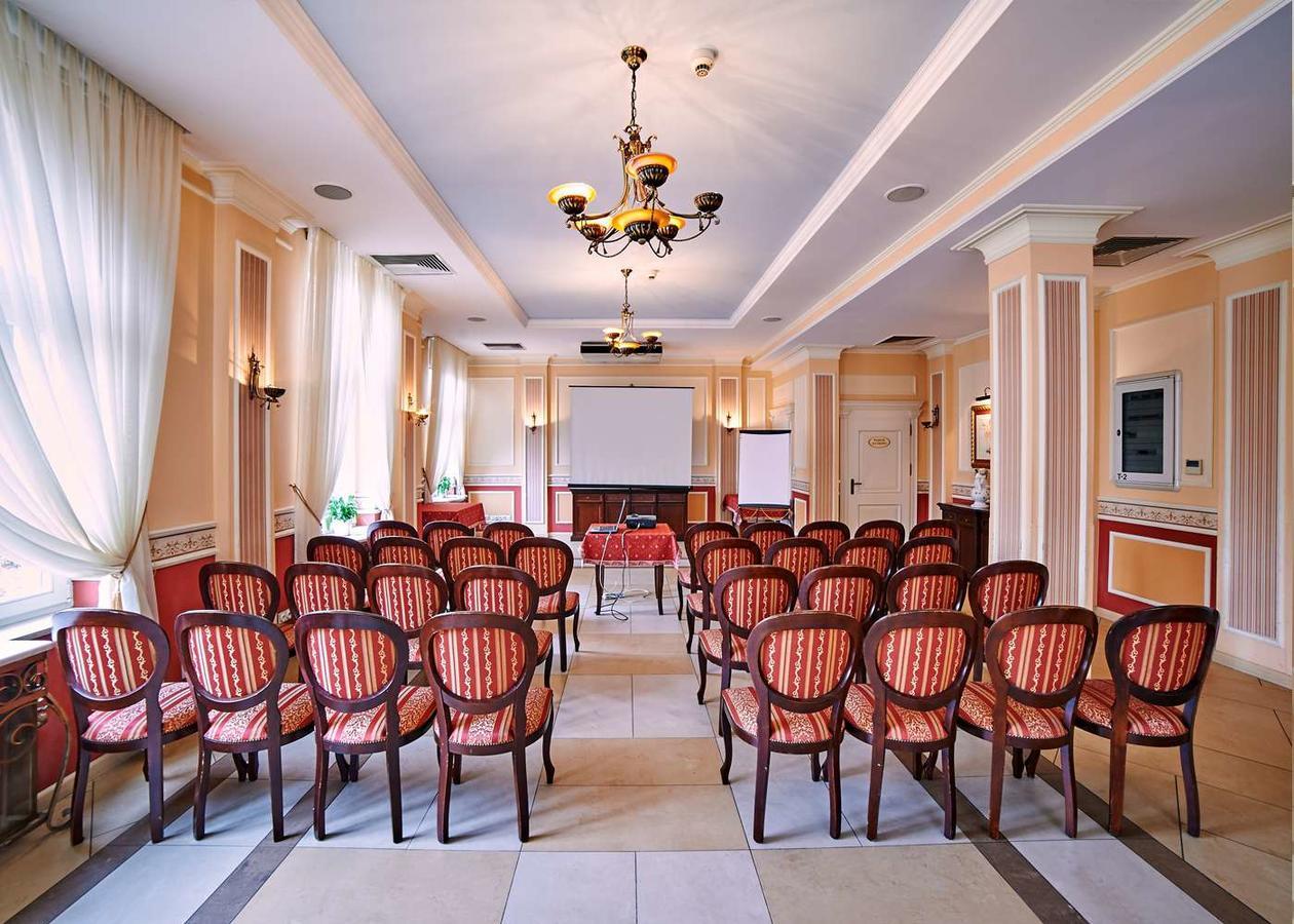 Villa Royal Острув-Велькопольски Экстерьер фото